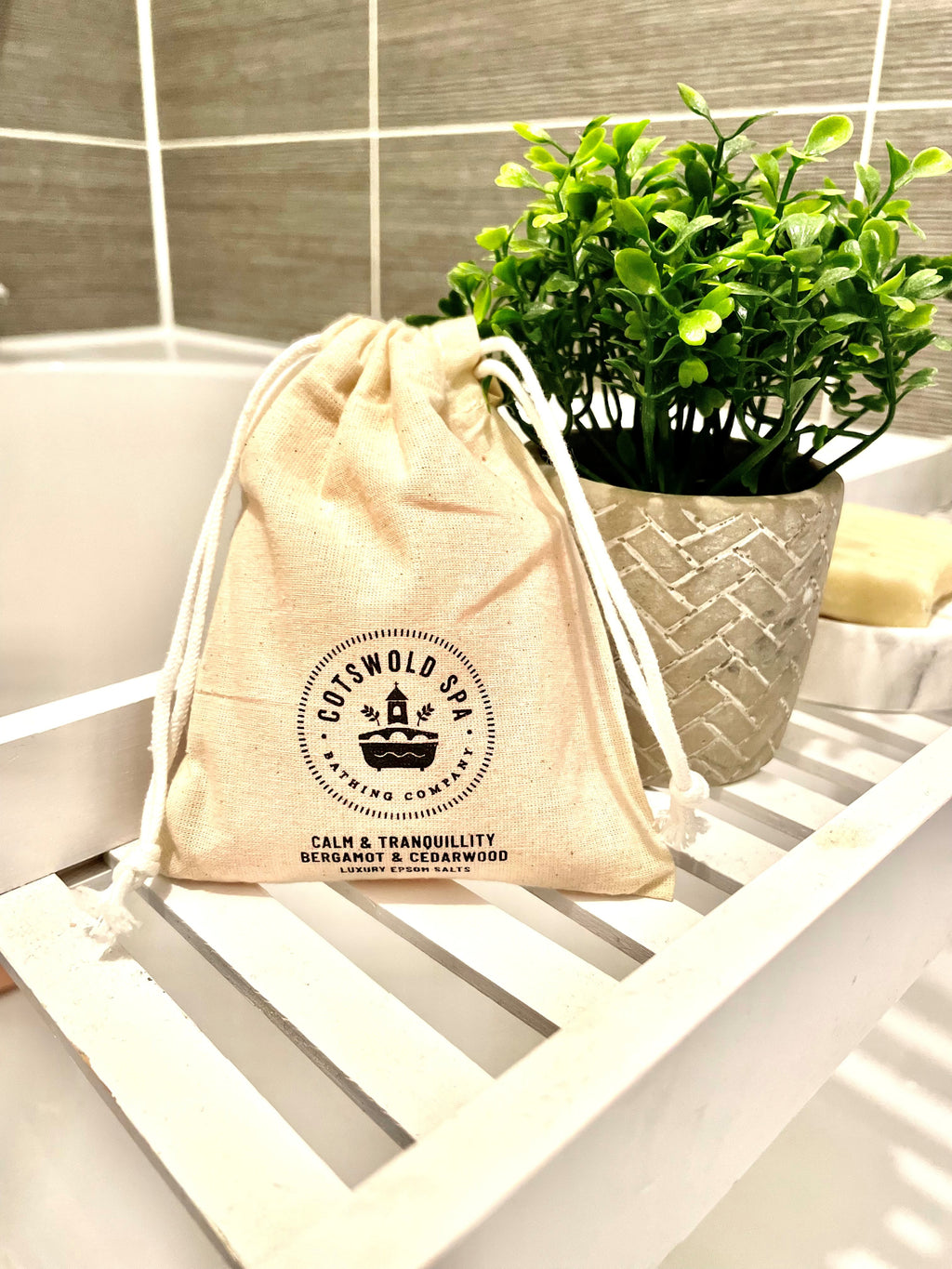 Calm & Tranquillity Epsom Salts Cotton Pouch with Bergamot & Cedarwood (250g)-0